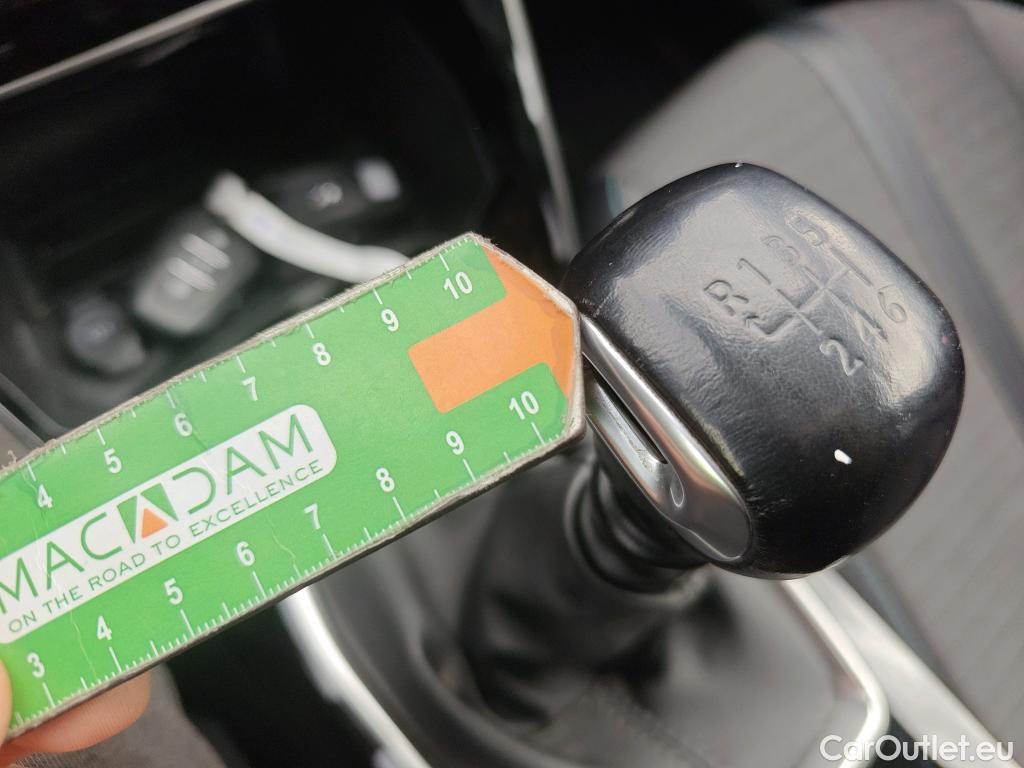  Peugeot  2008 PEUGEOT  / 2019 / 5P / todoterreno Allure BlueHDI 81kW (110CV) #35