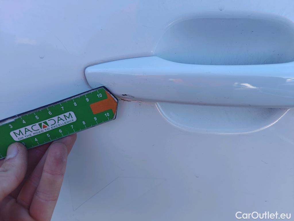  Peugeot  2008 PEUGEOT  / 2019 / 5P / todoterreno Allure Pack BlueHDI 81kW (110CV) (AC) #40