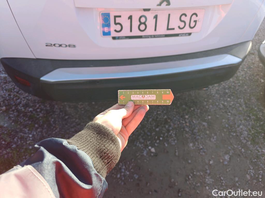  Peugeot  2008 PEUGEOT  / 2019 / 5P / todoterreno Allure Pack BlueHDI 81kW (110CV) (AC) #24