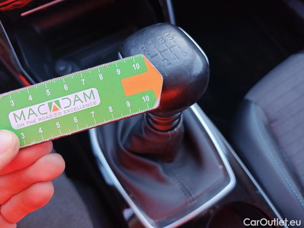  Peugeot  2008 PEUGEOT  / 2019 / 5P / todoterreno Allure Pack BlueHDI 81kW (110CV) (AC) #42