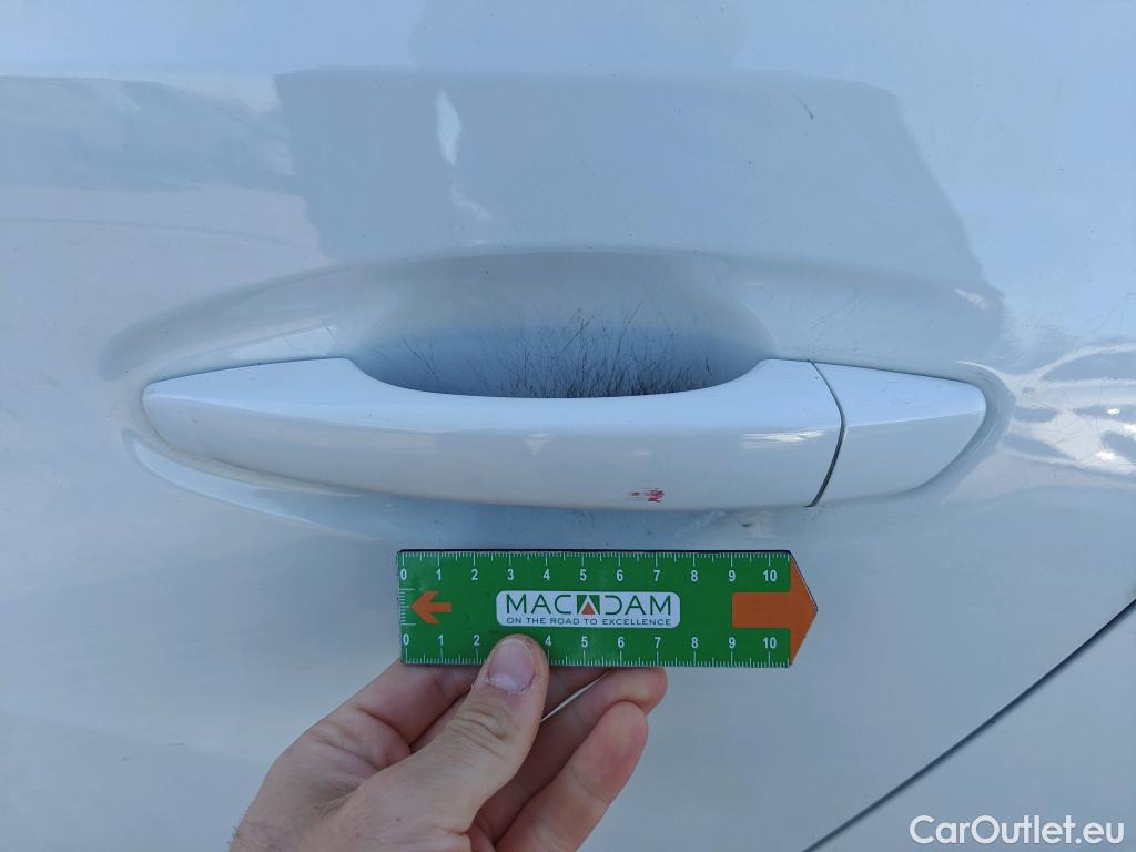  Peugeot  208 PEUGEOT  / 2019 / 5P / berlina con portón BlueHDi 73kW (100CV) Active Pack (AC) #43