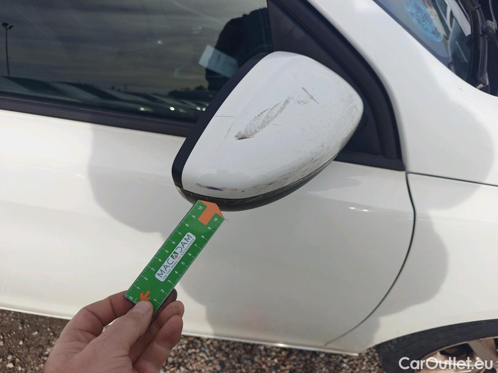  Peugeot  308 PEUGEOT  / 2017 / 5P / berlina con portón 5p Active Pack BlueHDi 130 S&S #26