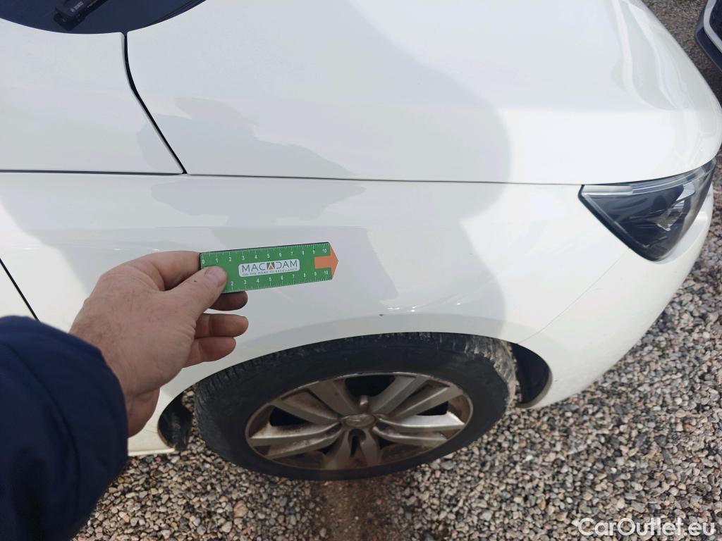  Peugeot  308 PEUGEOT  / 2017 / 5P / berlina con portón 5p Active Pack BlueHDi 130 S&S #33