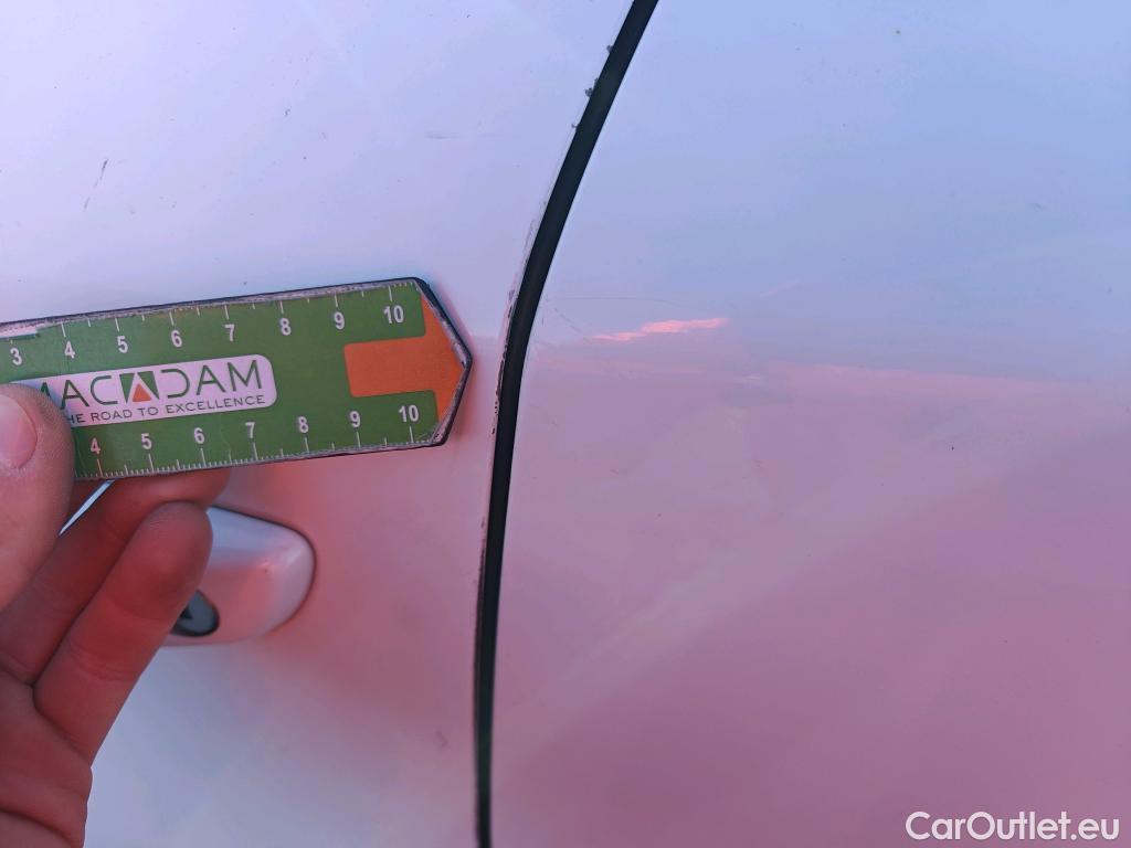  Peugeot  2008 PEUGEOT  / 2019 / 5P / todoterreno Allure Pack BlueHDI 81kW (110CV) (AC) #13