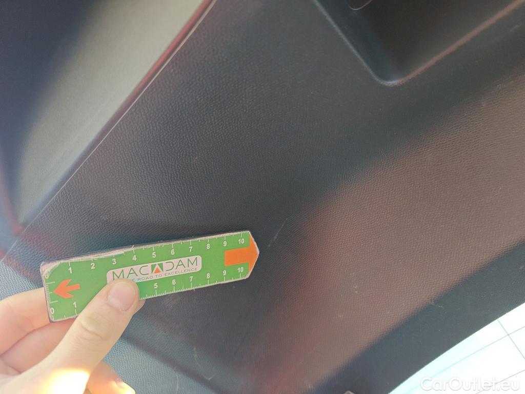  Peugeot  2008 PEUGEOT  / 2019 / 5P / todoterreno Allure Pack BlueHDI 81kW (110CV) (AC) #23