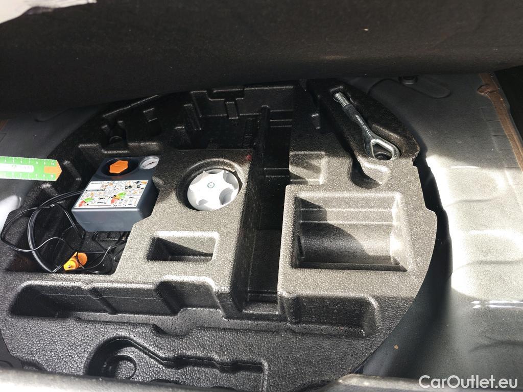  Renault  Kadjar RENAULT  / 2019 / 5P / crossover Zen GPF TCe 103kW (140CV) EDC (AC) #35