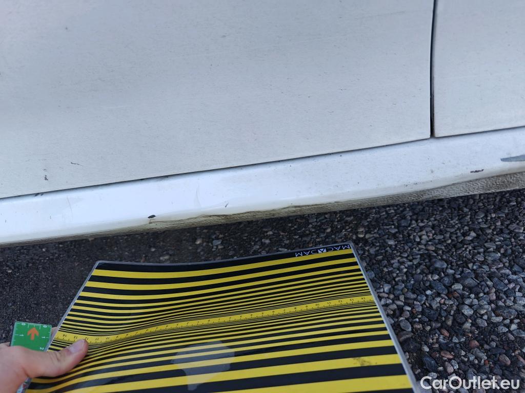  Peugeot  208 PEUGEOT  / 2019 / 5P / berlina con portón BlueHDi 73kW (100CV) Active Pack (AC) #4