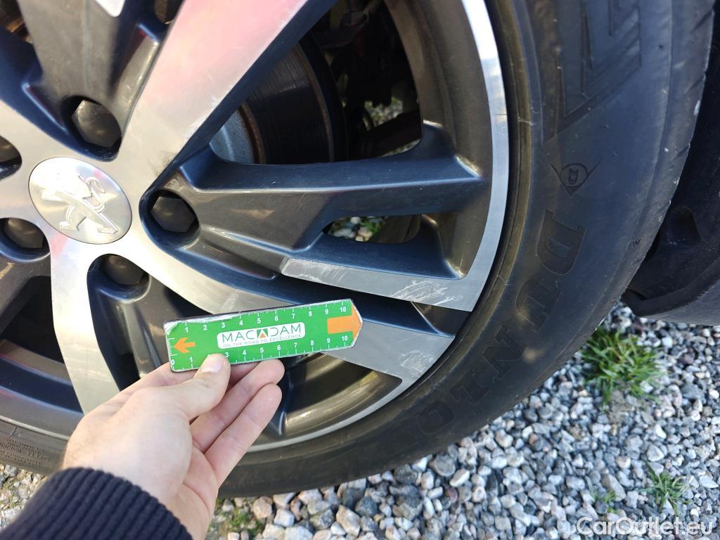  Peugeot  3008 PEUGEOT  Hybrid / 2020 / 5P / todoterreno 225 e-EAT8 Allure #13