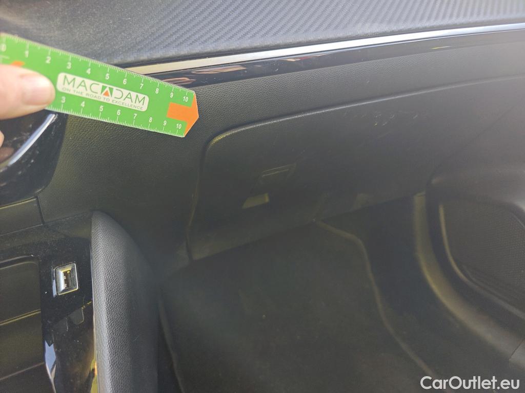  Peugeot  208 PEUGEOT  / 2019 / 5P / berlina con portón PureTech 73kW (100CV) Active Pack #28