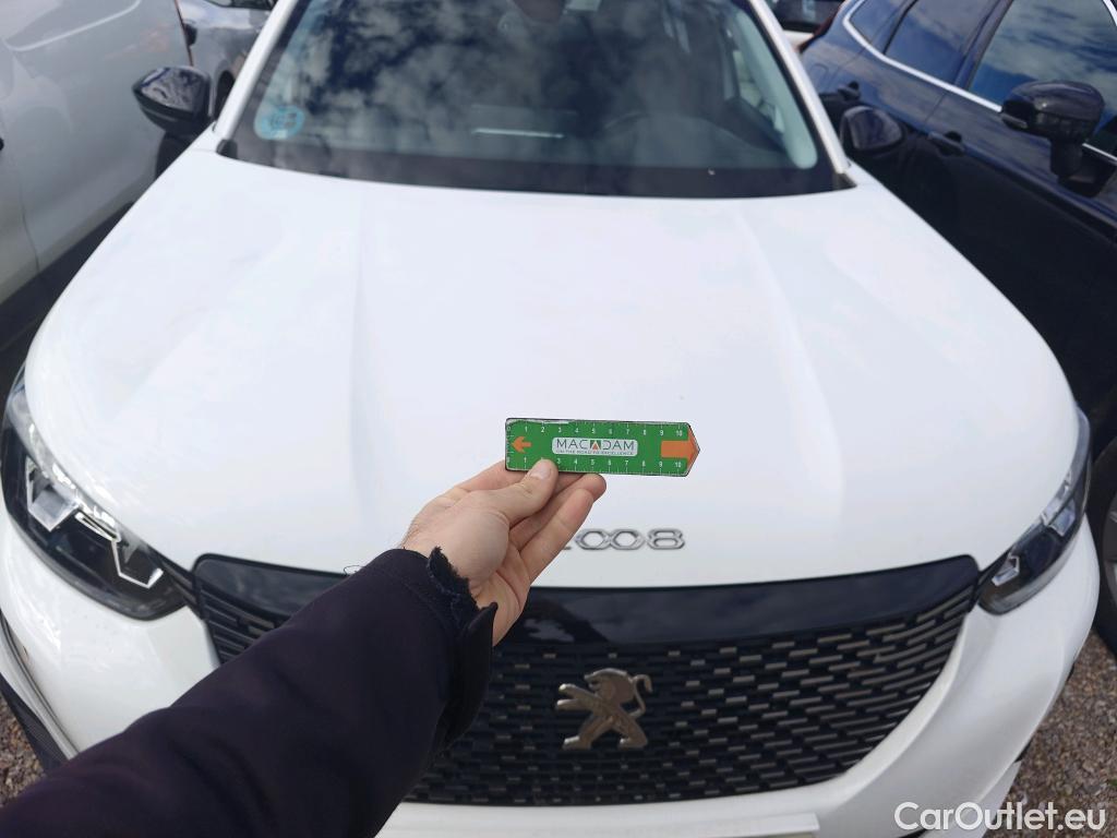  Peugeot  2008 PEUGEOT  / 2019 / 5P / todoterreno Allure BlueHDI 81kW (110CV) #59