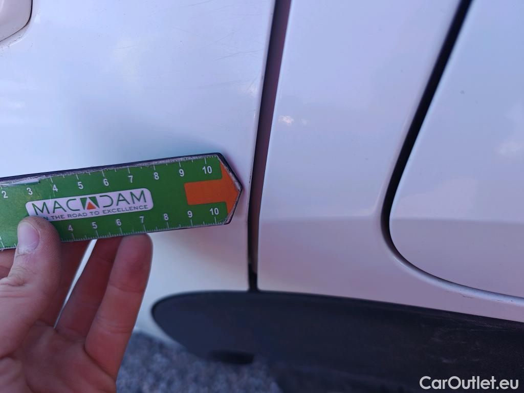  Peugeot  2008 PEUGEOT  / 2019 / 5P / todoterreno Allure Pack BlueHDI 81kW (110CV) (AC) #16