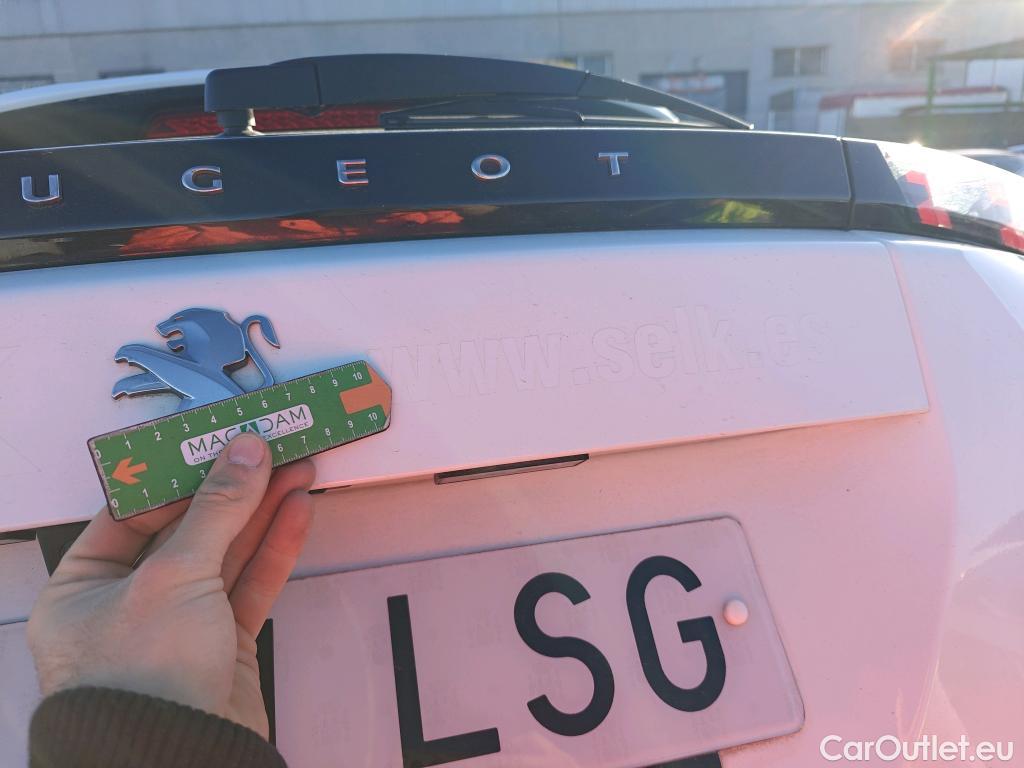  Peugeot  2008 PEUGEOT  / 2019 / 5P / todoterreno Allure Pack BlueHDI 81kW (110CV) (AC) #9