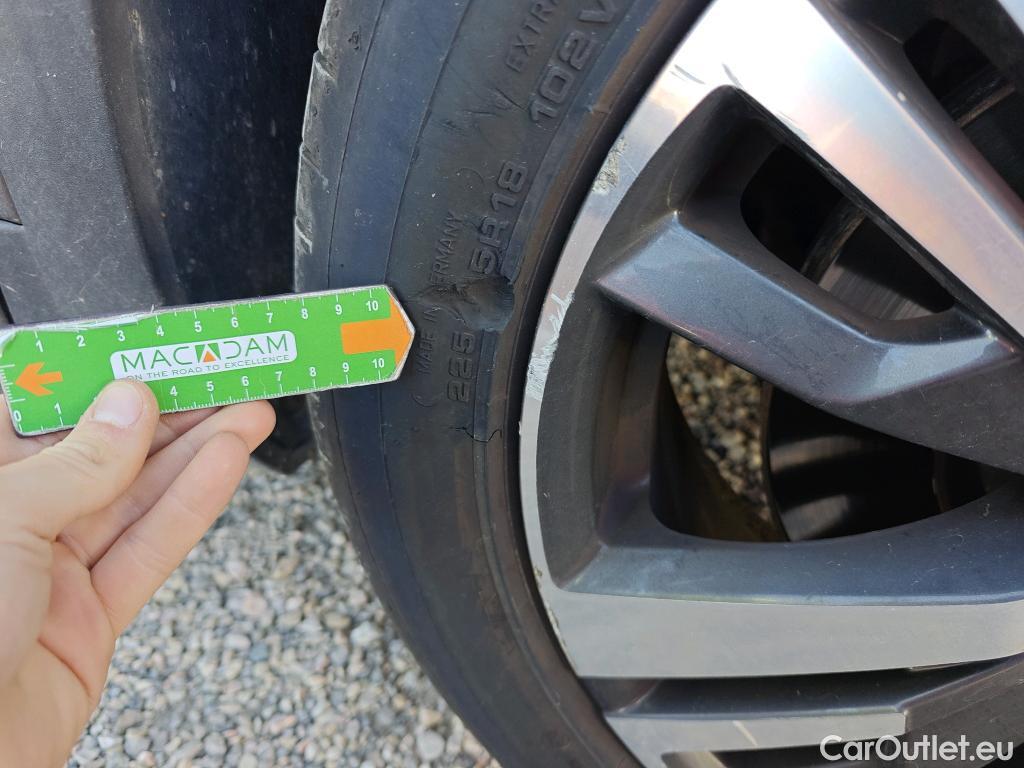  Peugeot  3008 PEUGEOT  Hybrid / 2020 / 5P / todoterreno 225 e-EAT8 Allure #1