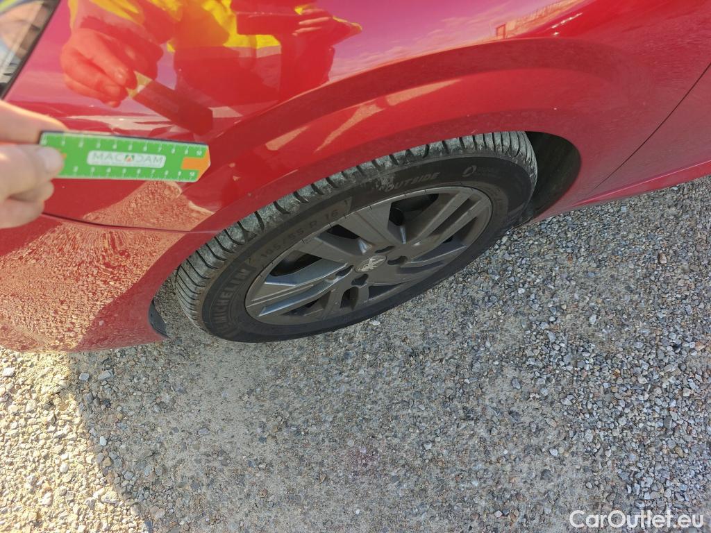  Peugeot  208 PEUGEOT  / 2019 / 5P / berlina con portón PureTech 73kW (100CV) Active Pack #34