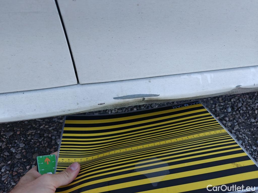  Peugeot  208 PEUGEOT  / 2019 / 5P / berlina con portón BlueHDi 73kW (100CV) Active Pack (AC) #2