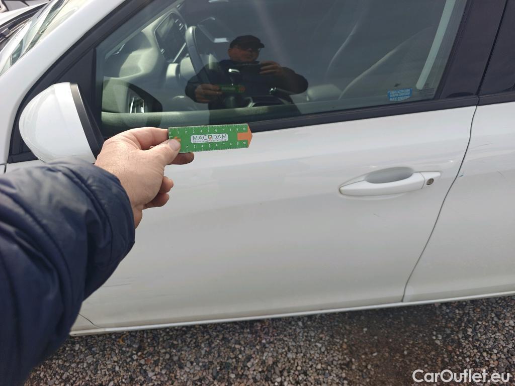  Peugeot  308 PEUGEOT  / 2017 / 5P / berlina con portón 5p Active Pack BlueHDi 130 S&S #3