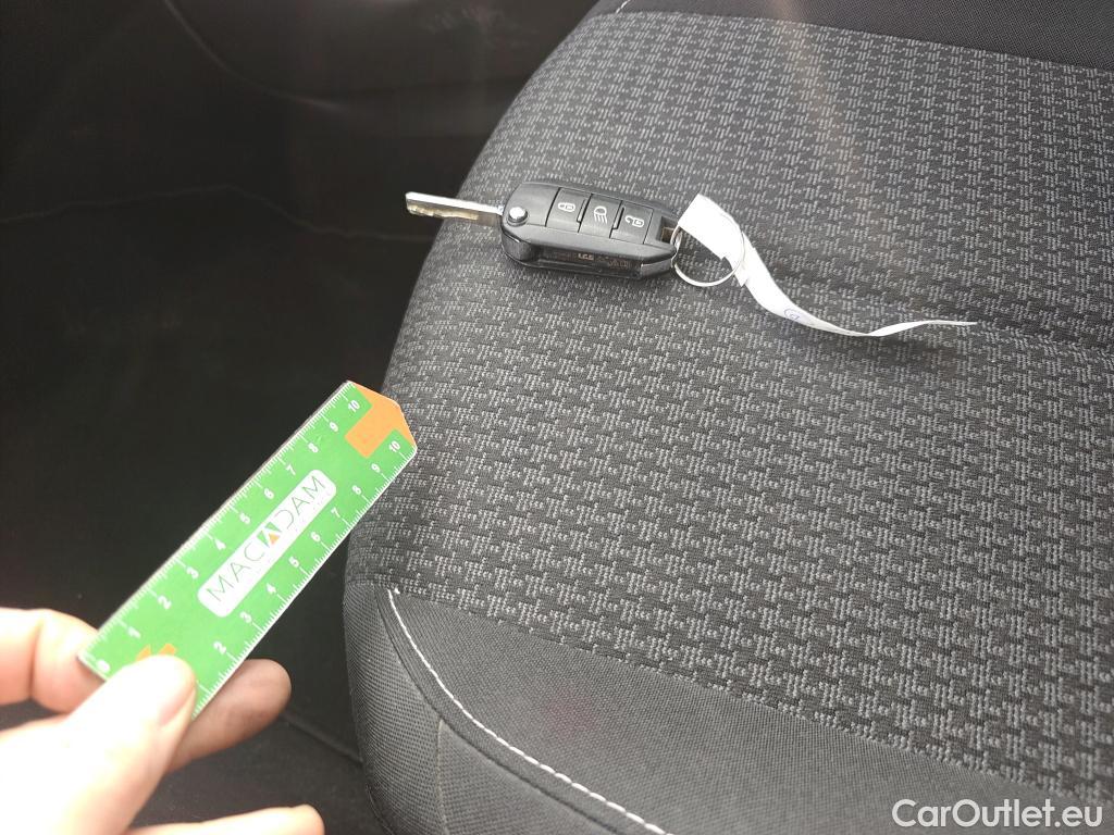  Peugeot  308 PEUGEOT  / 2017 / 5P / berlina con portón 5p Active Pack BlueHDi 130 S&S #2