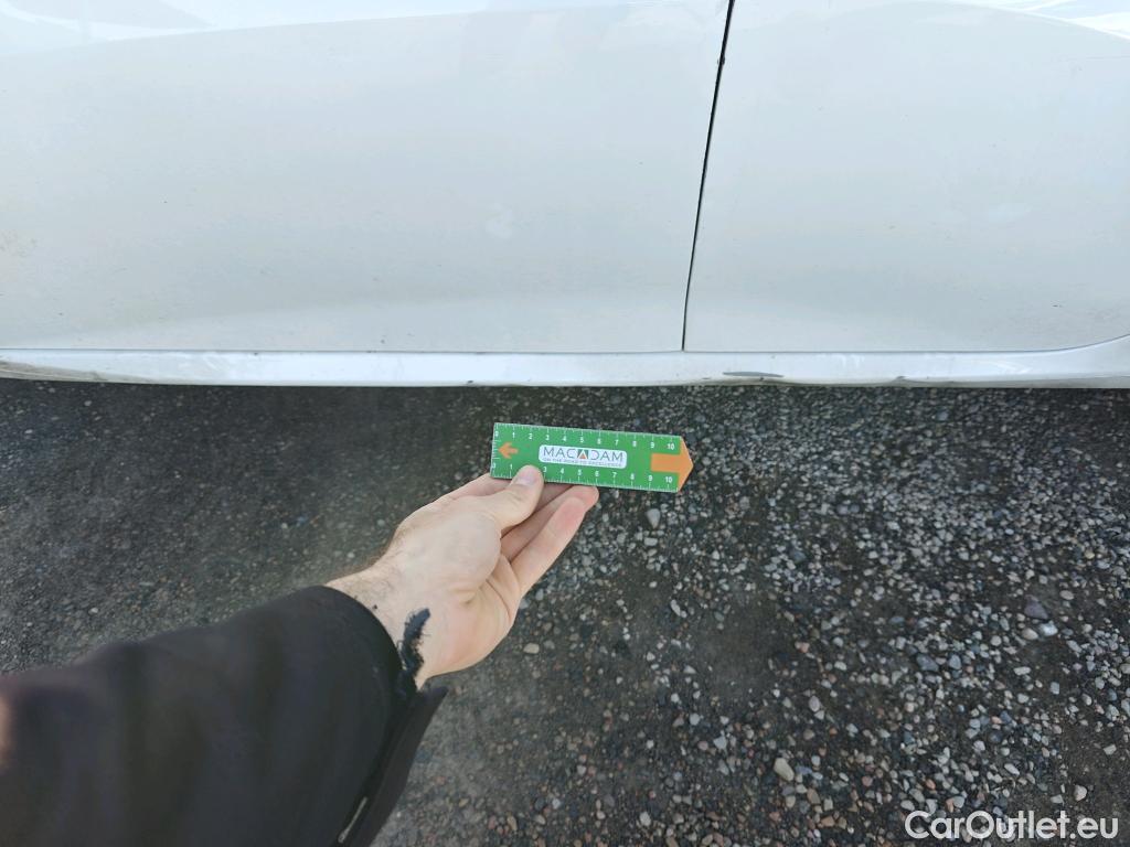  Peugeot  208 PEUGEOT  / 2019 / 5P / berlina con portón BlueHDi 73kW (100CV) Active Pack (AC) #1