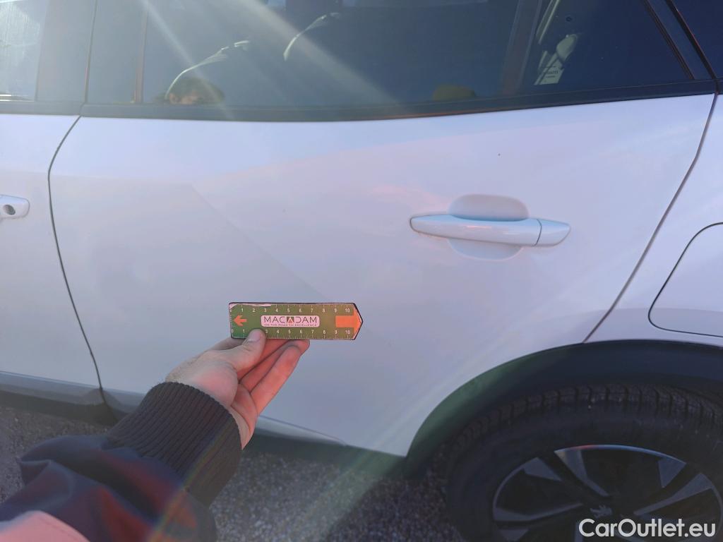  Peugeot  2008 PEUGEOT  / 2019 / 5P / todoterreno Allure Pack BlueHDI 81kW (110CV) (AC) #14