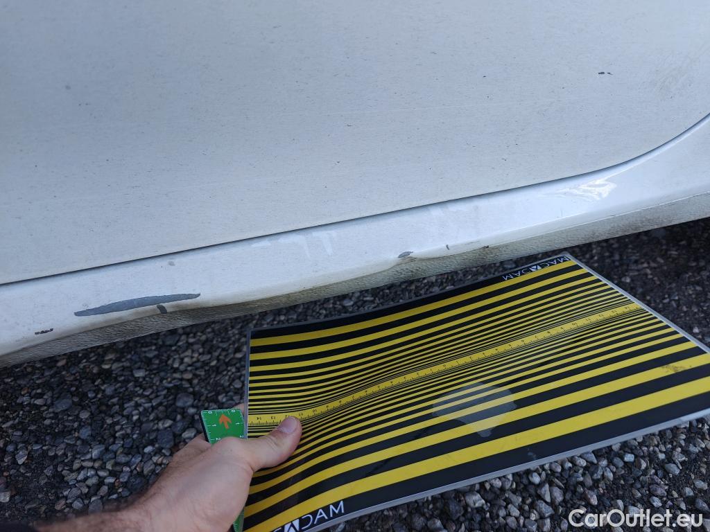  Peugeot  208 PEUGEOT  / 2019 / 5P / berlina con portón BlueHDi 73kW (100CV) Active Pack (AC) #3