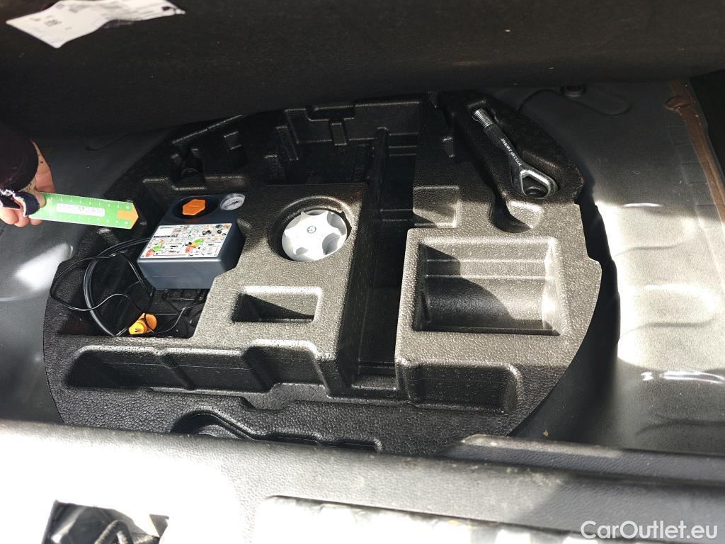  Renault  Kadjar RENAULT  / 2019 / 5P / crossover Zen GPF TCe 103kW (140CV) EDC (AC) #36