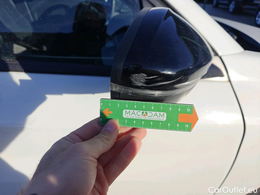  Peugeot  208 PEUGEOT  / 2019 / 5P / berlina con portón BlueHDi 73kW (100CV) Active Pack (AC) #56