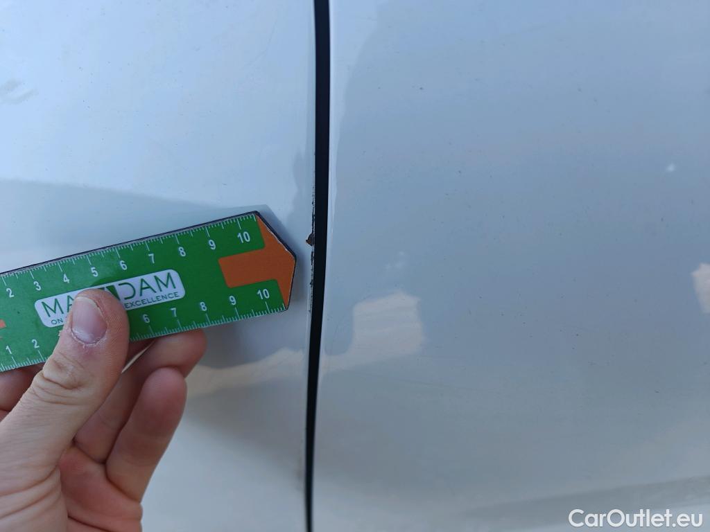  Peugeot  208 PEUGEOT  / 2019 / 5P / berlina con portón BlueHDi 73kW (100CV) Active Pack (AC) #23