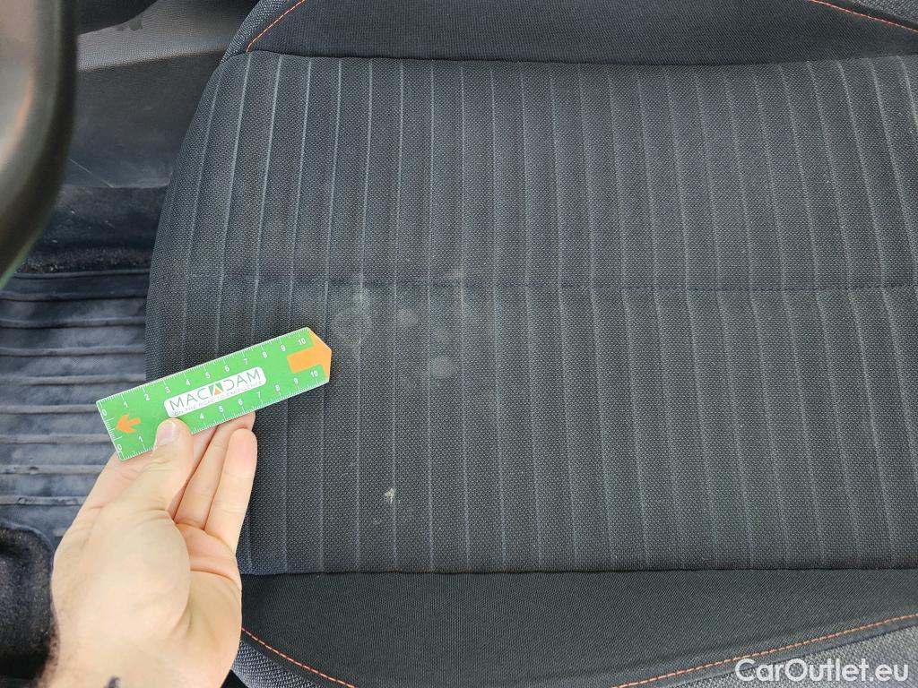  Peugeot  208 PEUGEOT  / 2019 / 5P / berlina con portón BlueHDi 73kW (100CV) Active Pack (AC) #17