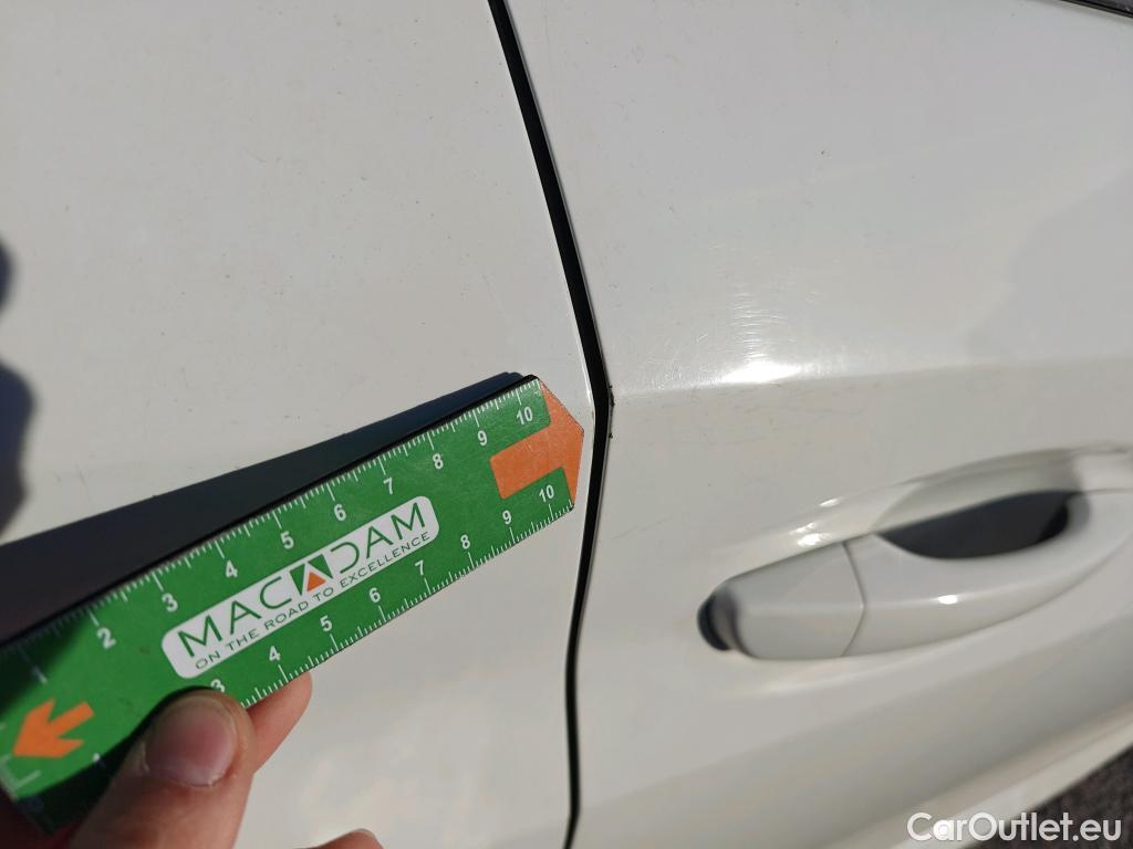  Peugeot  208 PEUGEOT  / 2019 / 5P / berlina con portón BlueHDi 73kW (100CV) Active Pack (AC) #29