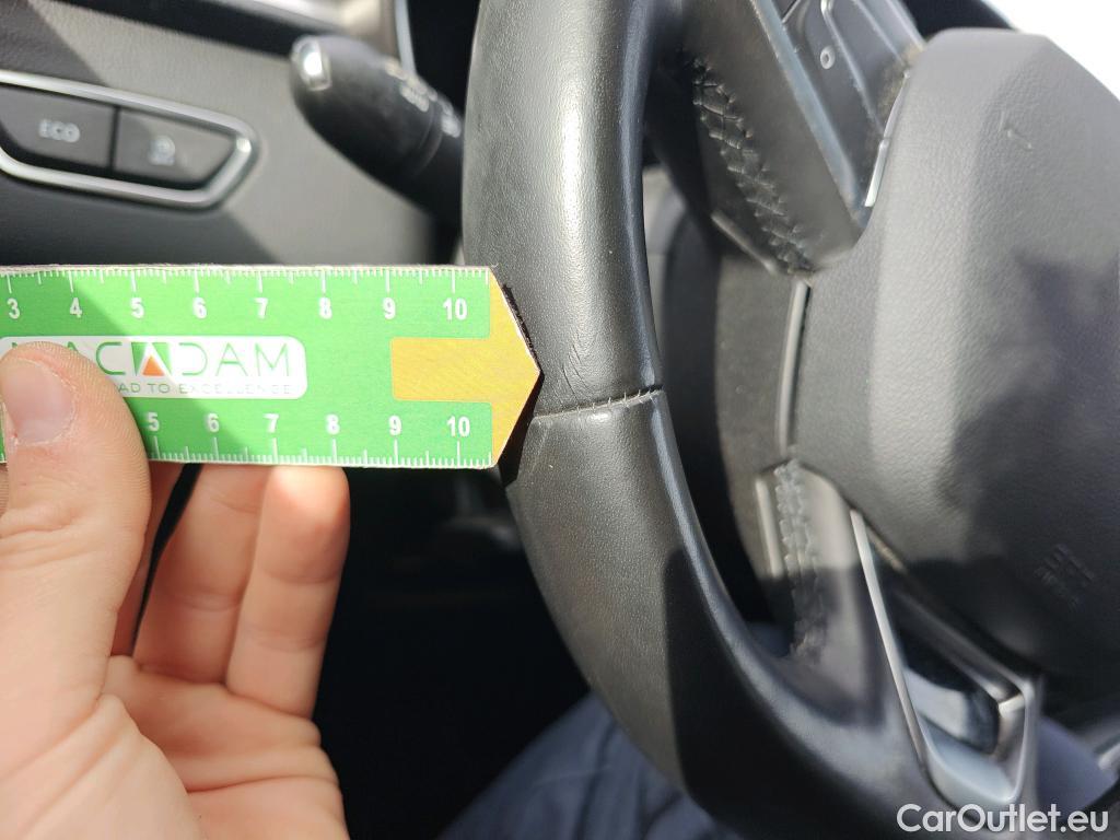  Renault  Kadjar RENAULT  / 2019 / 5P / crossover Zen GPF TCe 103kW (140CV) EDC (AC) #44