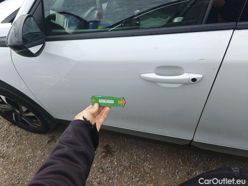  Peugeot  2008 PEUGEOT  / 2019 / 5P / todoterreno Allure BlueHDI 81kW (110CV) #6