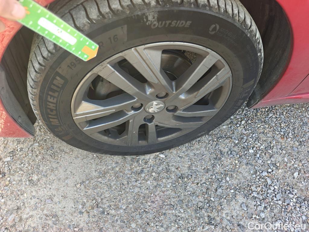  Peugeot  208 PEUGEOT  / 2019 / 5P / berlina con portón PureTech 73kW (100CV) Active Pack #27