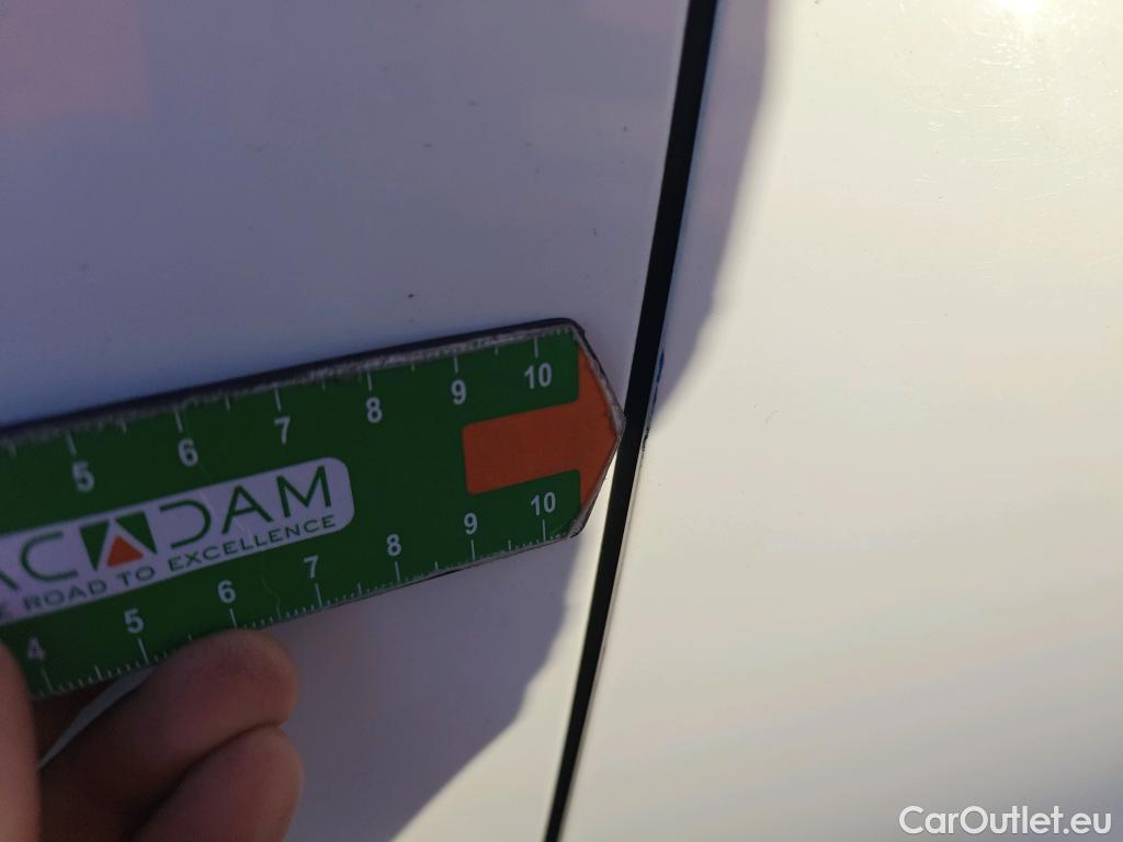  Peugeot  2008 PEUGEOT  / 2019 / 5P / todoterreno Allure Pack BlueHDI 81kW (110CV) (AC) #4