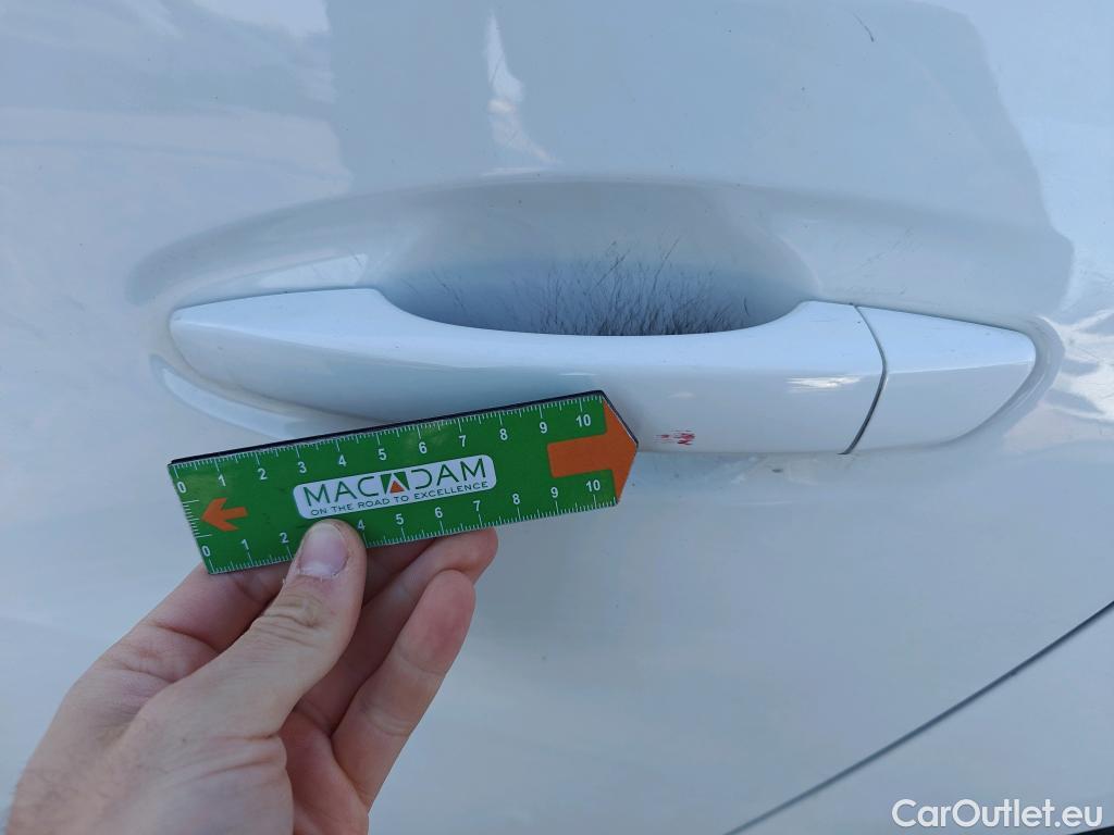  Peugeot  208 PEUGEOT  / 2019 / 5P / berlina con portón BlueHDi 73kW (100CV) Active Pack (AC) #44