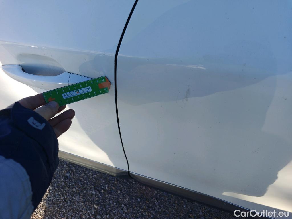  Peugeot  2008 PEUGEOT  / 2019 / 5P / todoterreno Allure BlueHDI 100 S&S BVM6 #23