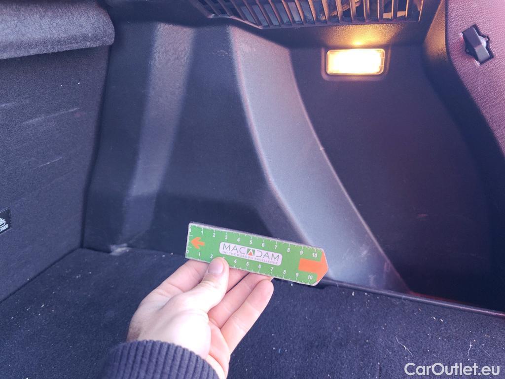  Peugeot  2008 PEUGEOT  / 2019 / 5P / todoterreno Allure Pack BlueHDI 81kW (110CV) (AC) #17