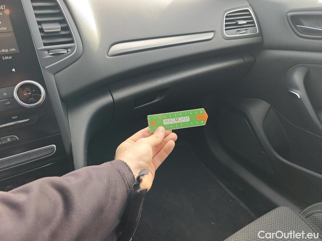  Renault  Megane RENAULT Mégane / 2020 / 5P / berlina con portón Equilibre Blue dCi 85 kW (115CV)-SS #16