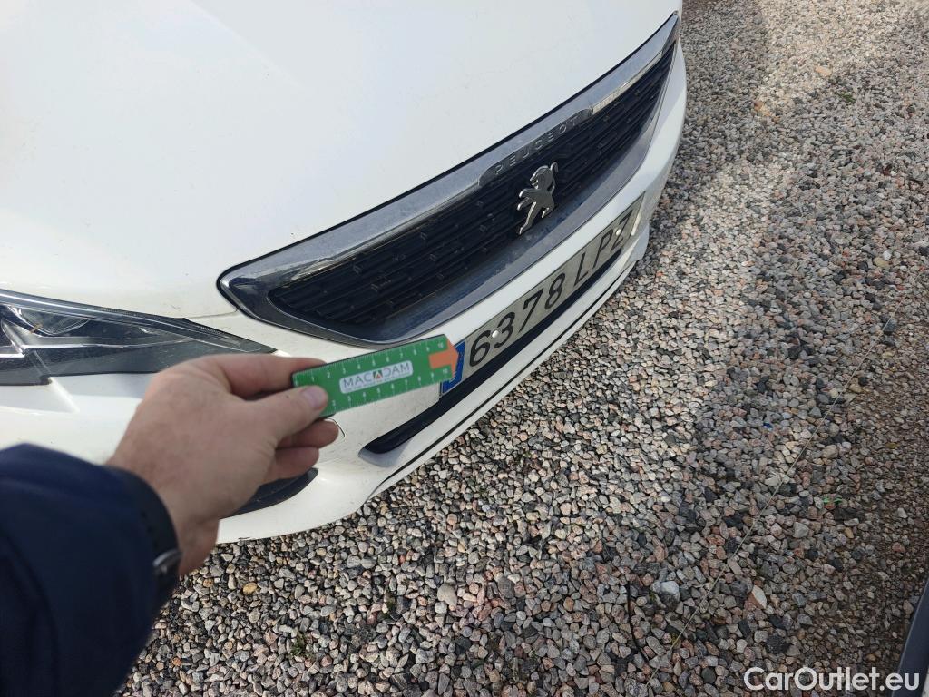  Peugeot  308 PEUGEOT  / 2017 / 5P / berlina con portón 5p Active Pack BlueHDi 130 S&S #15