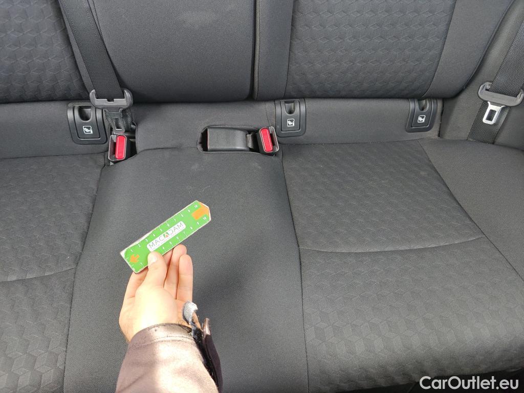  Toyota  Yaris TOYOTA  / 2020 / 5P / berlina con portón 1.5 120H Active Tech #63