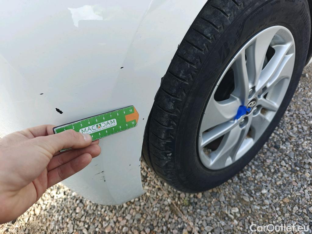  Toyota  Yaris TOYOTA  / 2020 / 5P / berlina con portón 1.5 120H Active Tech #47