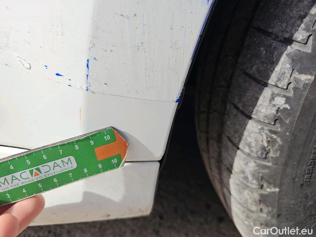  Toyota  Yaris TOYOTA  / 2020 / 5P / berlina con portón 1.5 120H Active Tech #59