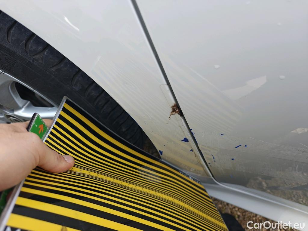  Toyota  Yaris TOYOTA  / 2020 / 5P / berlina con portón 1.5 120H Active Tech #2