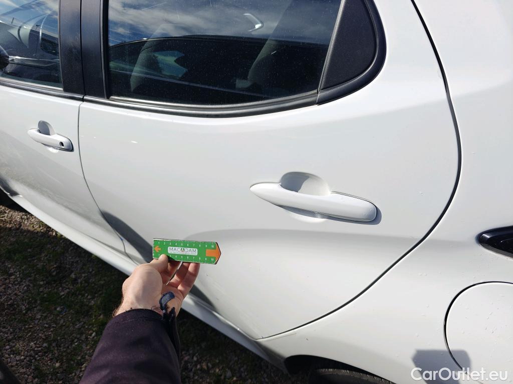  Toyota  Yaris TOYOTA  / 2020 / 5P / berlina con portón 1.5 120H Active Tech #31