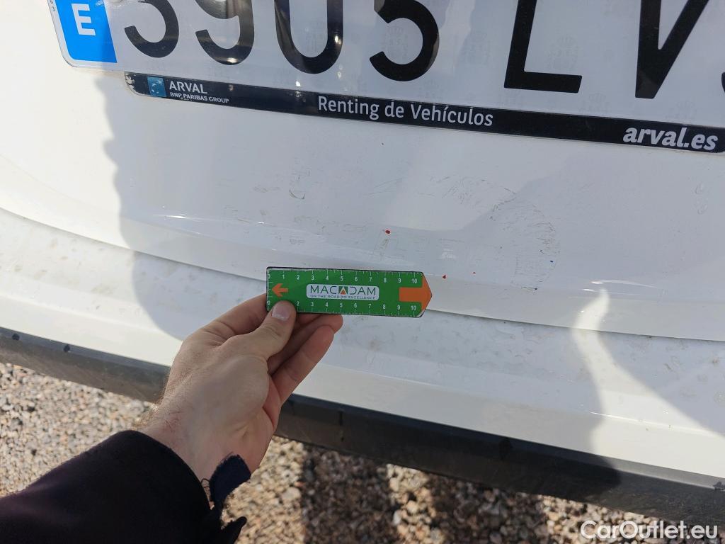  Toyota  Yaris TOYOTA  / 2020 / 5P / berlina con portón 1.5 120H Active Tech #11