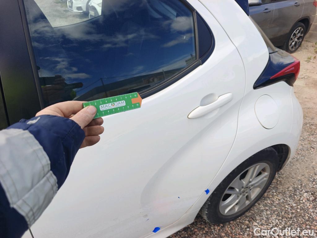  Toyota  Yaris TOYOTA  / 2020 / 5P / berlina con portón 1.5 120H Active Tech #21