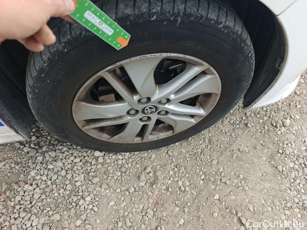  Toyota  Yaris TOYOTA  / 2020 / 5P / berlina con portón 1.5 120H Active Tech #9