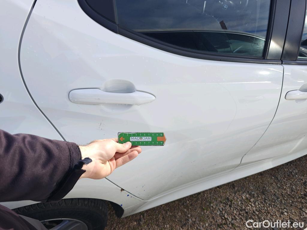  Toyota  Yaris TOYOTA  / 2020 / 5P / berlina con portón 1.5 120H Active Tech #26