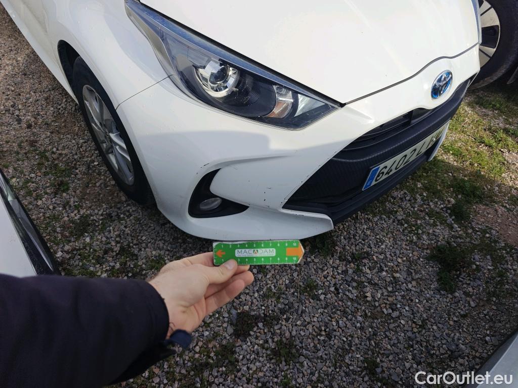  Toyota  Yaris TOYOTA  / 2020 / 5P / berlina con portón 1.5 120H Active Tech #45