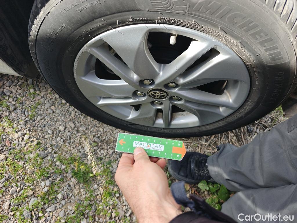  Toyota  Yaris TOYOTA  / 2020 / 5P / berlina con portón 1.5 120H Active Tech #12