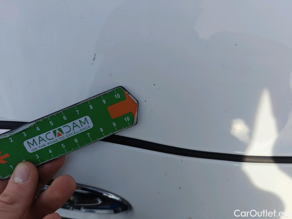  Toyota  Yaris TOYOTA  / 2020 / 5P / berlina con portón 1.5 120H Active Tech #60